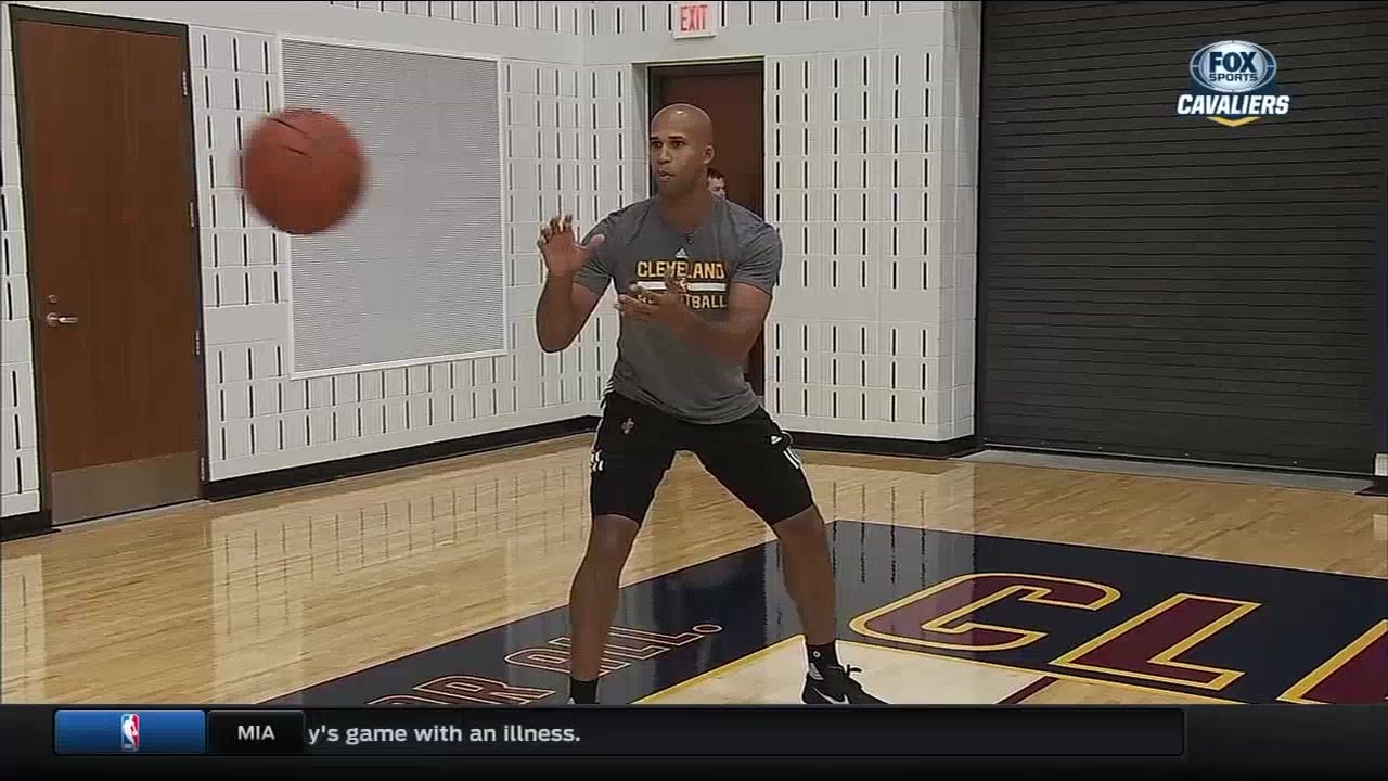 Richard Jefferson demonstrates how to perfect the catch-and-shoot three